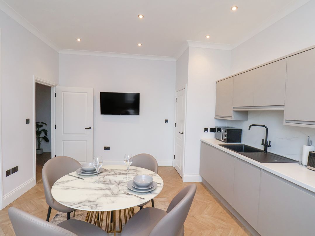 The Salisbury - 1 Bedroom Deluxe Apartment