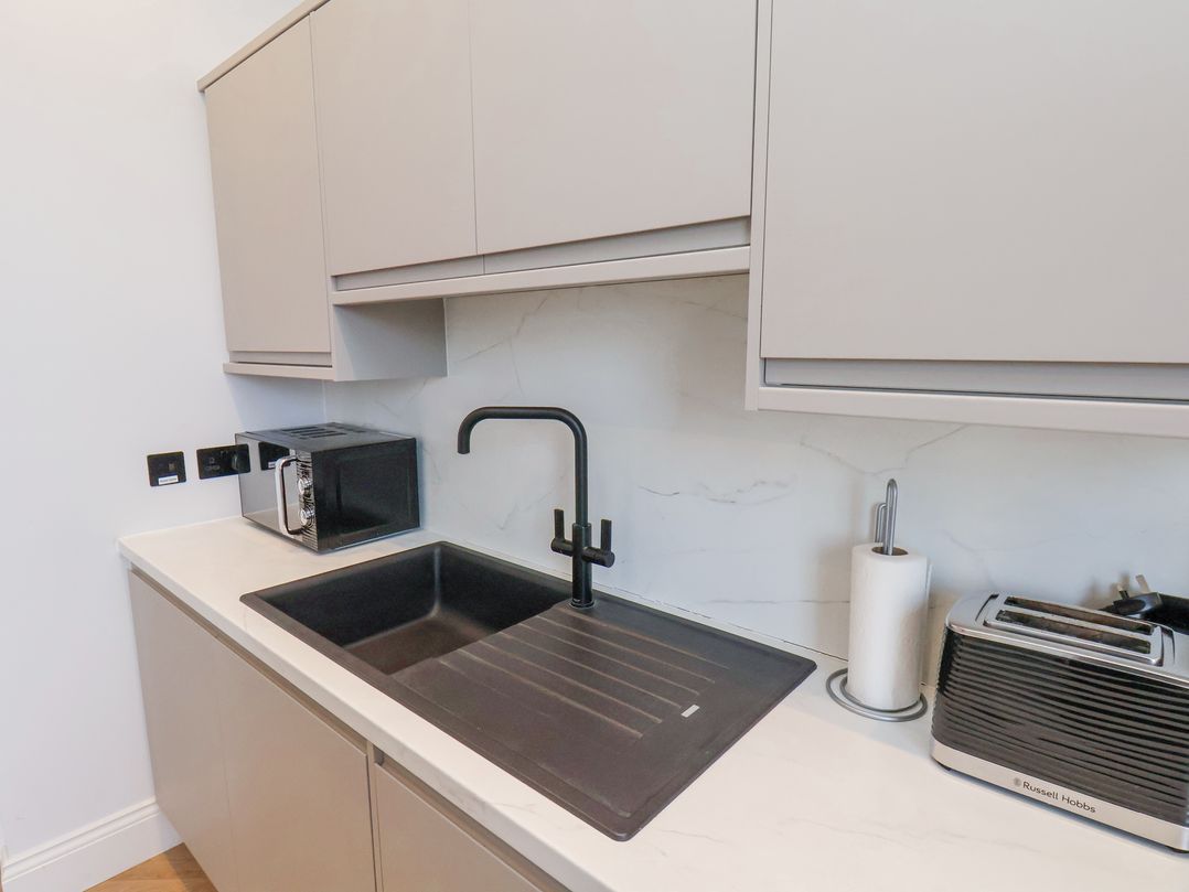 The Salisbury - 1 Bedroom Deluxe Apartment