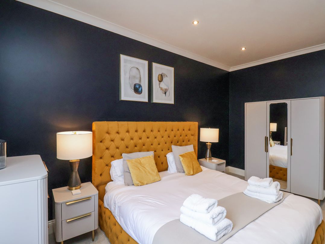 The Salisbury - 1 Bedroom Deluxe Apartment