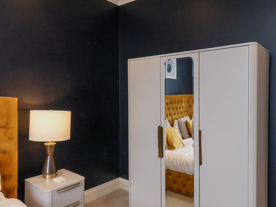 The Salisbury - 1 Bedroom Deluxe Apartment