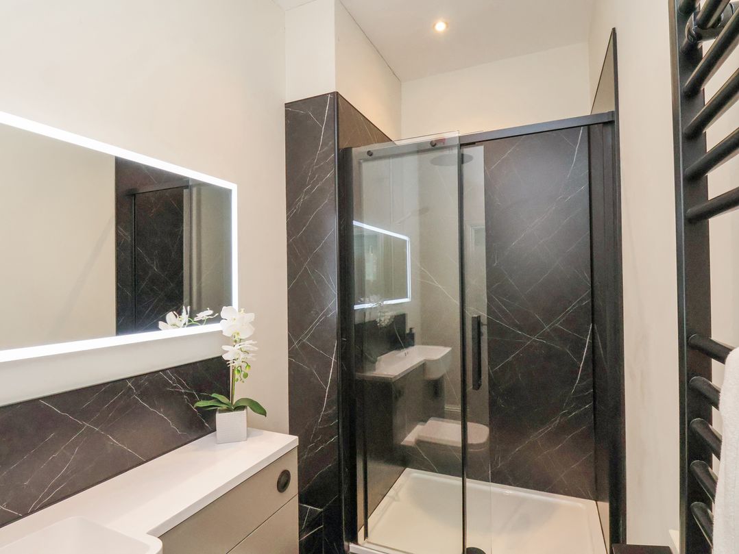 The Salisbury - 1 Bedroom Deluxe Apartment