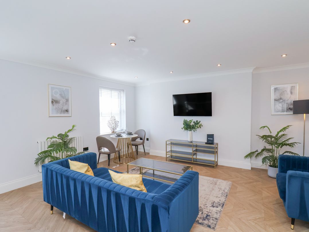 The Salisbury Apartment 404
