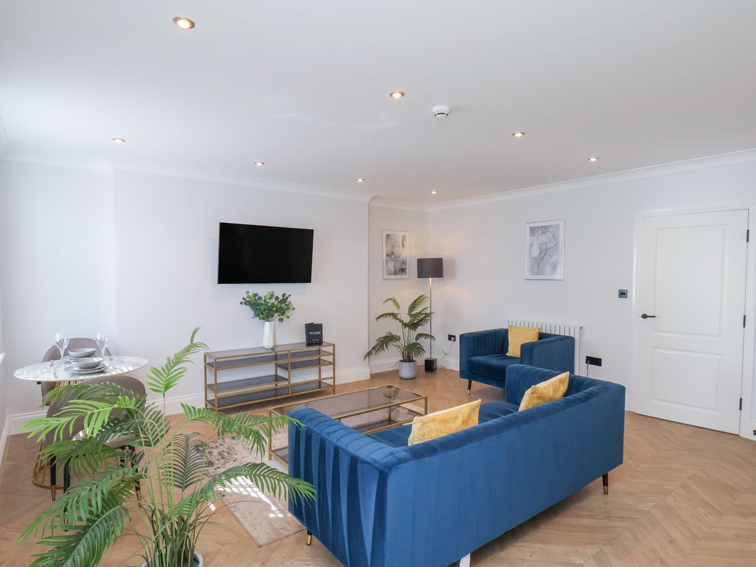 The Salisbury Apartment 404