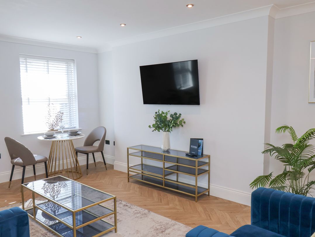 The Salisbury Apartment 404