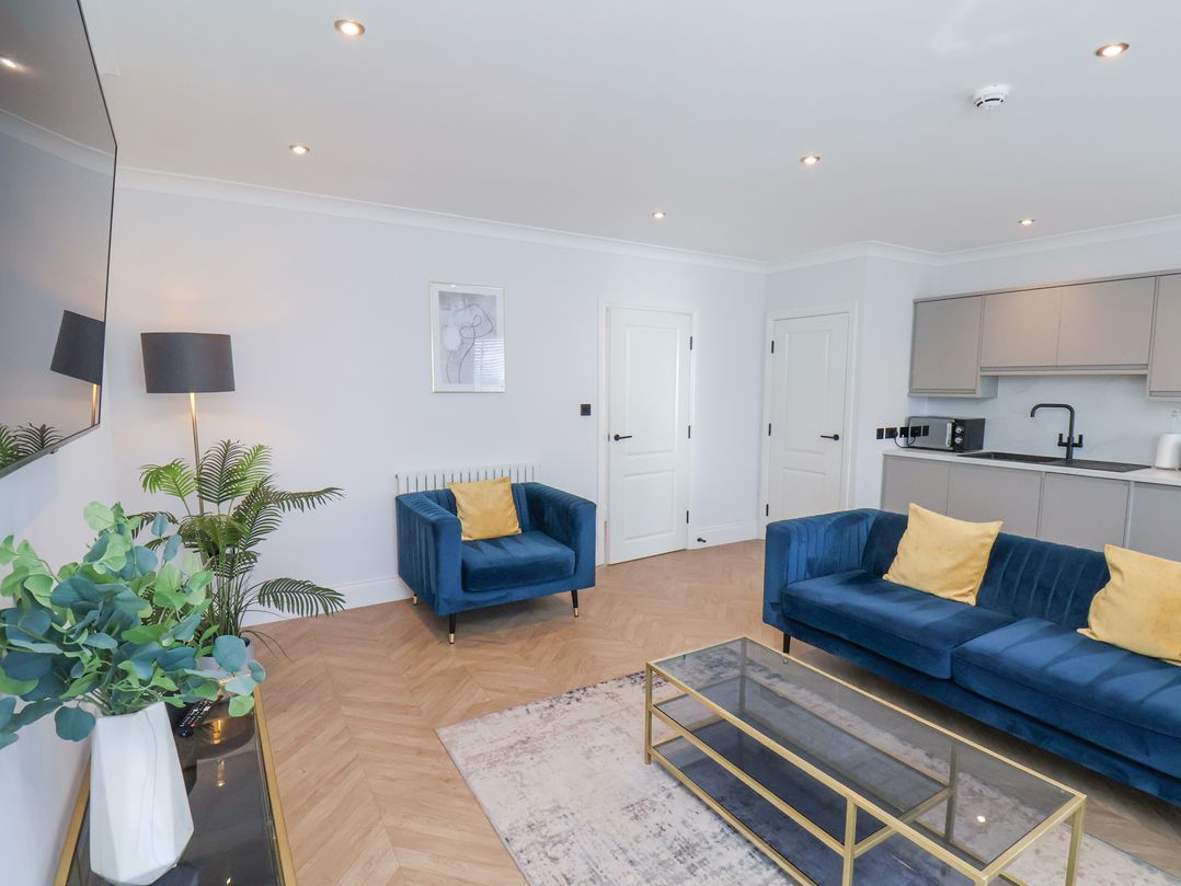 The Salisbury Apartment 404
