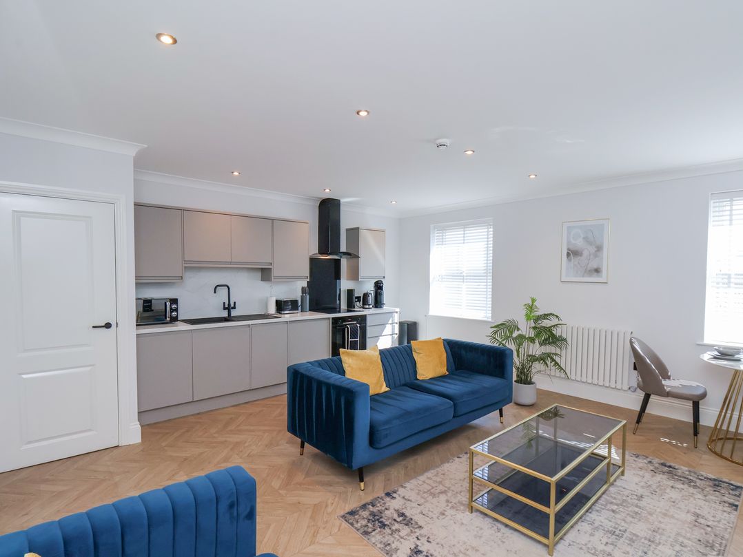 The Salisbury Apartment 404