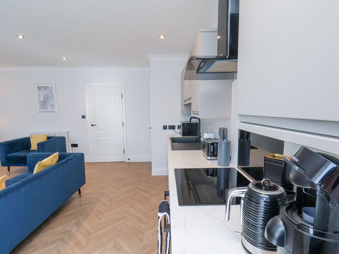 The Salisbury Apartment 404