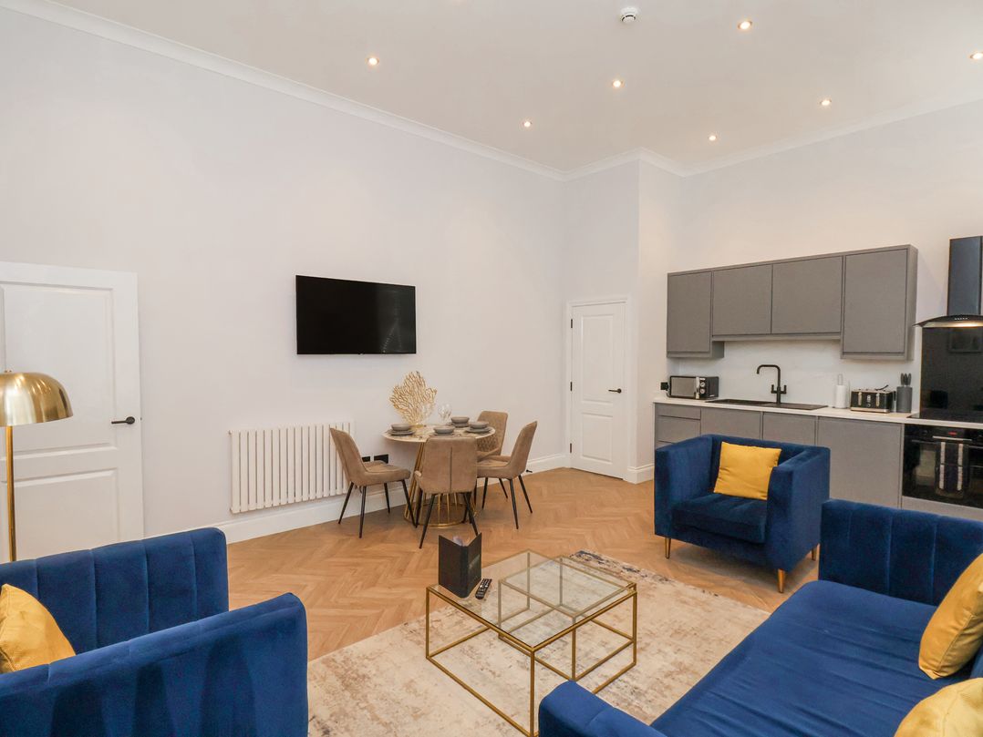 The Salisbury Apartment 106