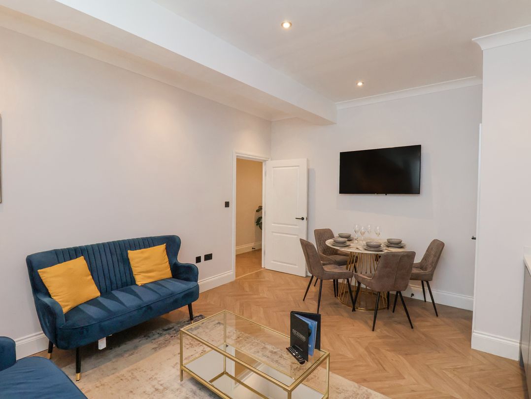 The Salisbury sleeps 4 Classic Apartment