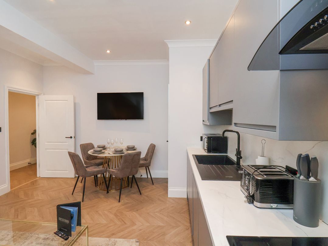 The Salisbury sleeps 4 Classic Apartment