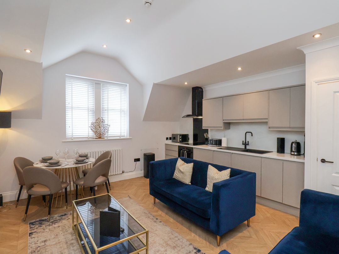 The Salisbury Apartment 401