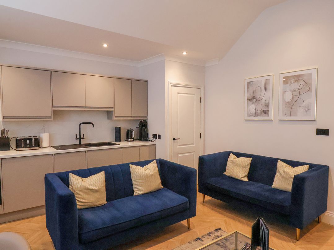 The Salisbury Apartment 401