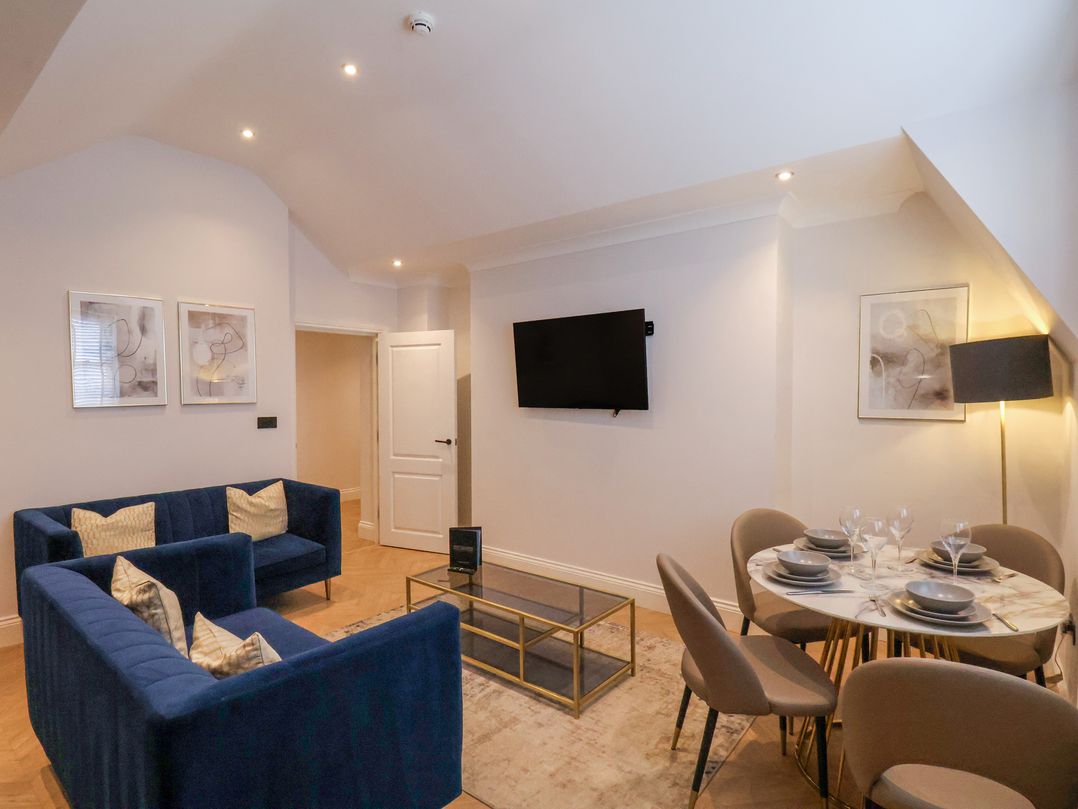 The Salisbury Apartment 401