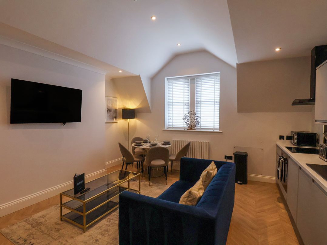 The Salisbury Apartment 401