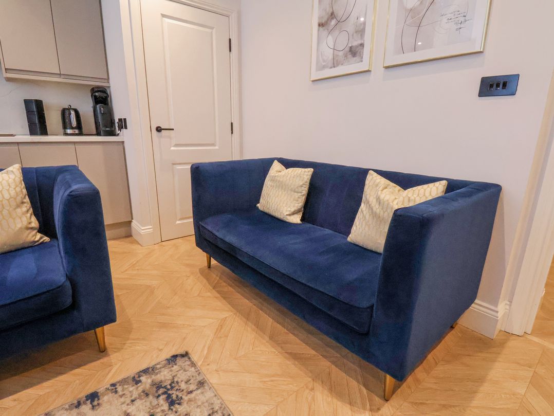 The Salisbury Apartment 401