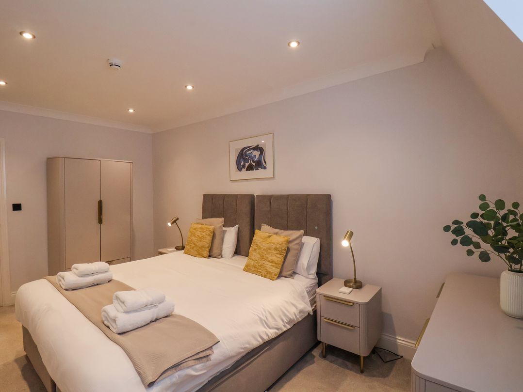 The Salisbury Apartment 401