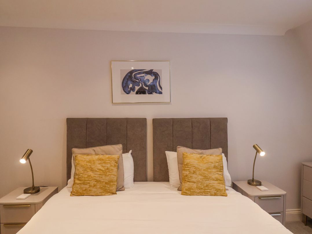 The Salisbury Apartment 401