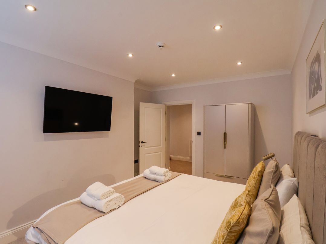 The Salisbury Apartment 401