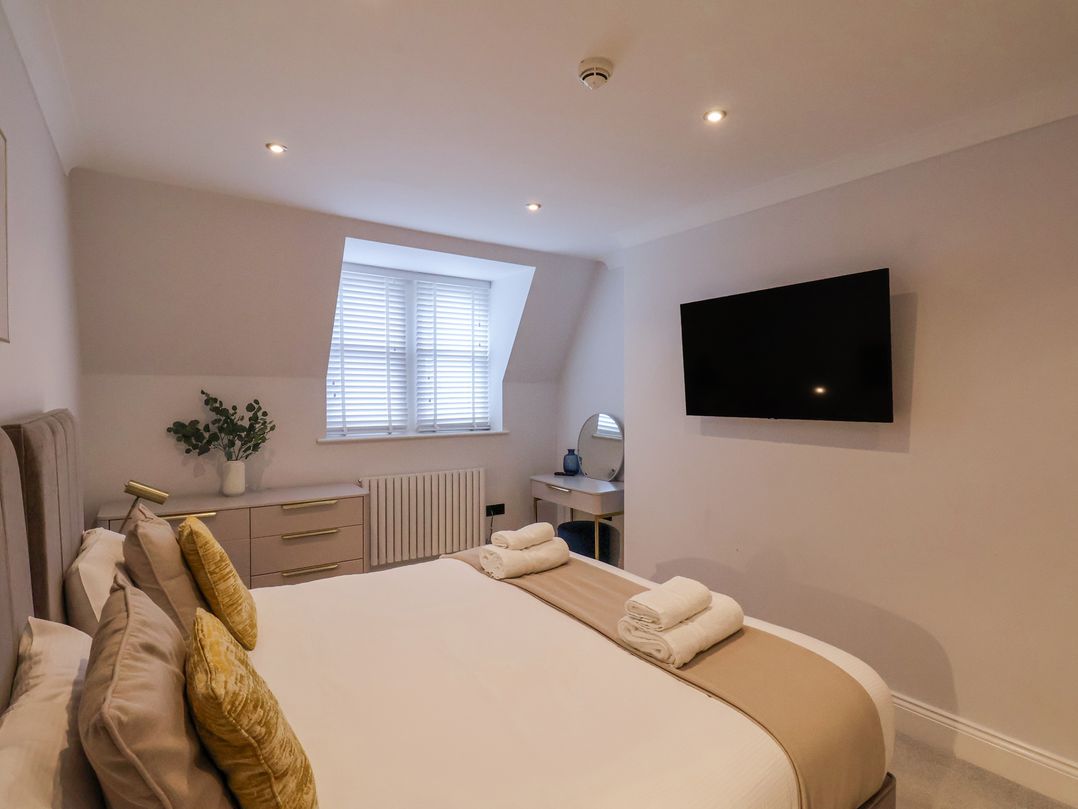 The Salisbury Apartment 401