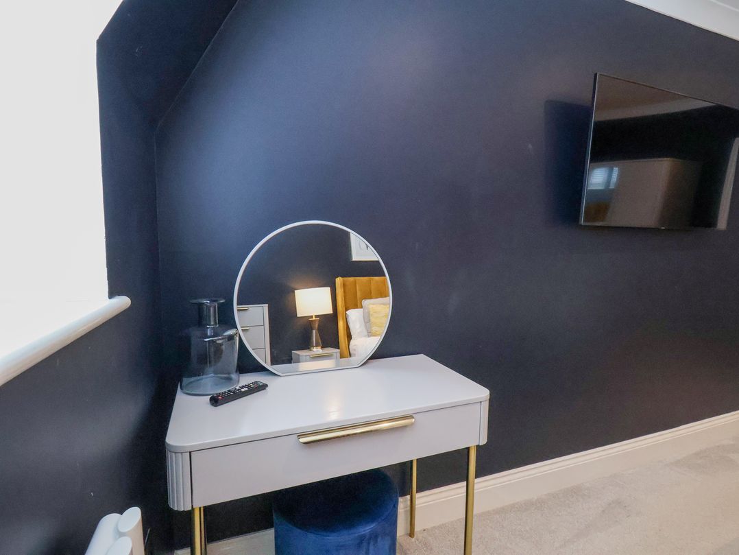 The Salisbury Apartment 401