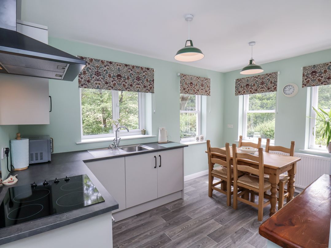 2 Whinstone Cottage