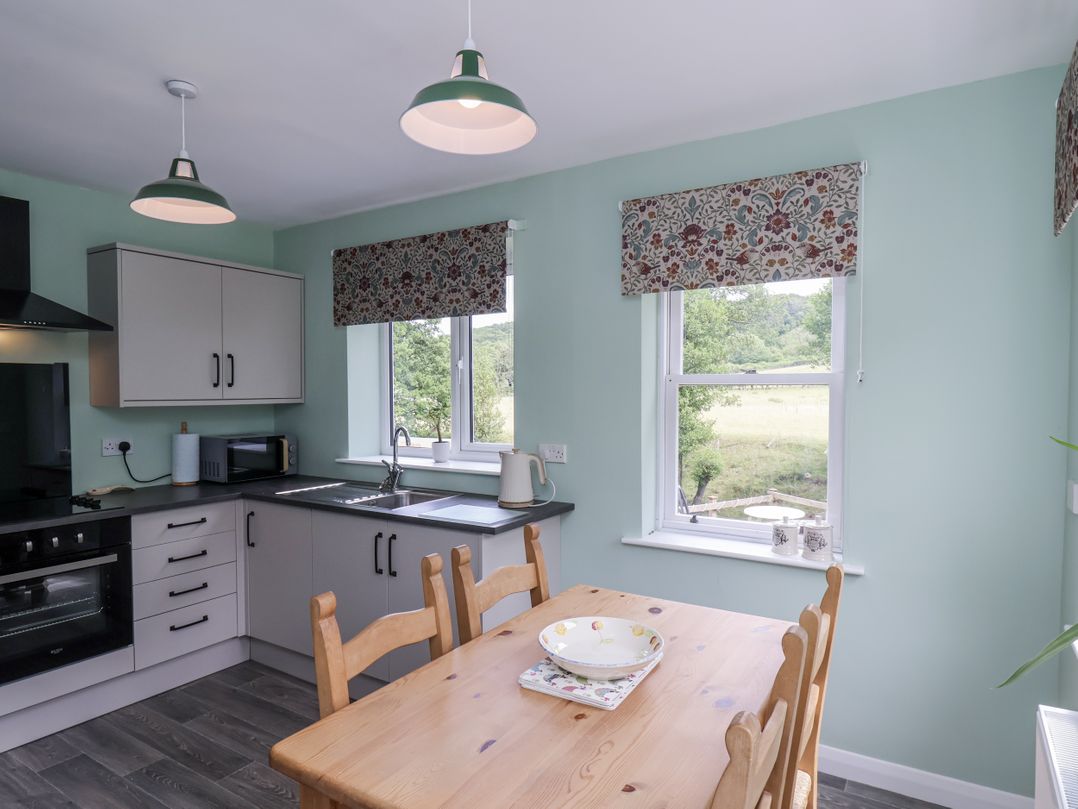 2 Whinstone Cottage
