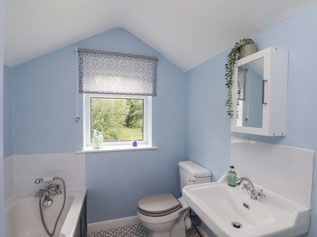 2 Whinstone Cottage