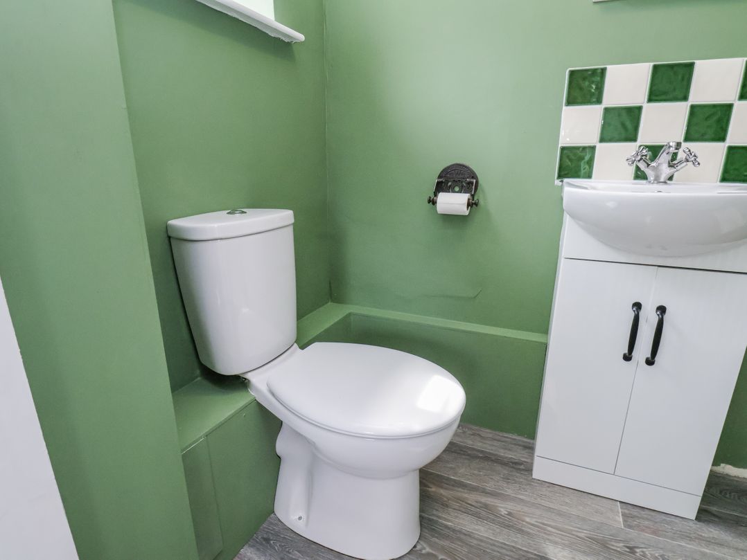 2 Whinstone Cottage