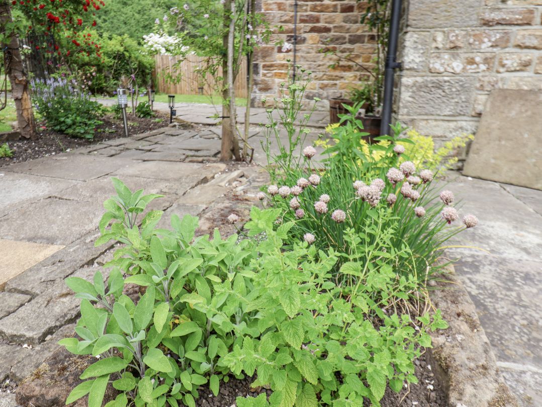 2 Whinstone Cottage