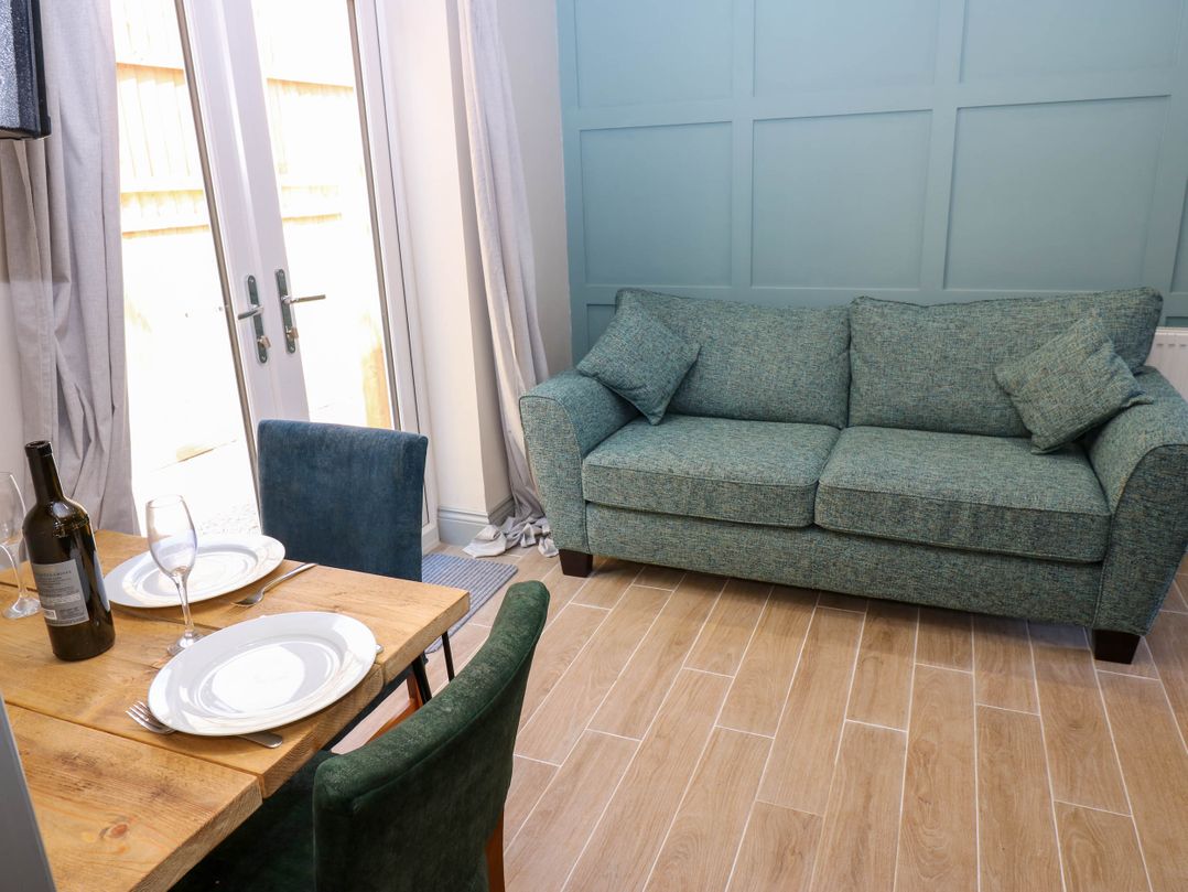 Spacious Cottage Number 6