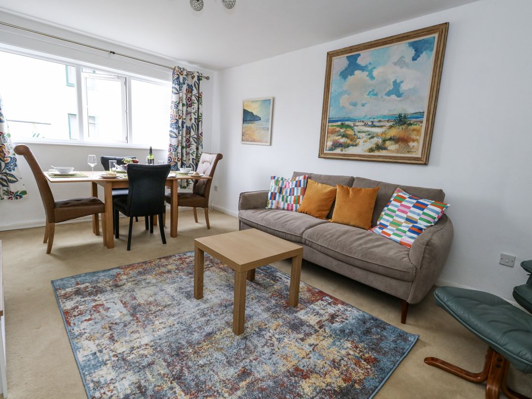 Beachcombers, 13 Chesil House