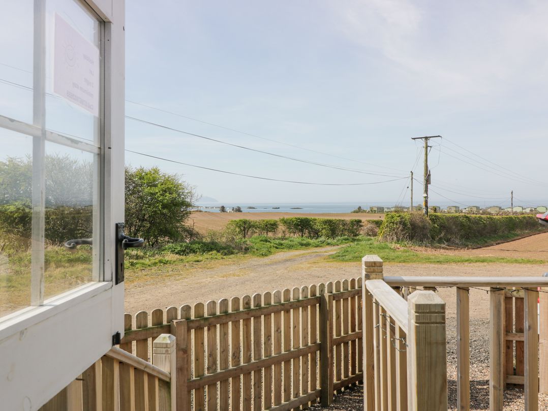 Wee Beach Hut