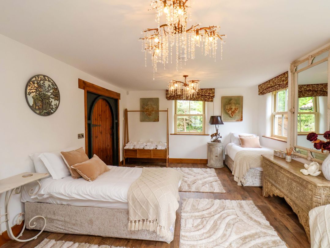Crossbutts Farmhouse