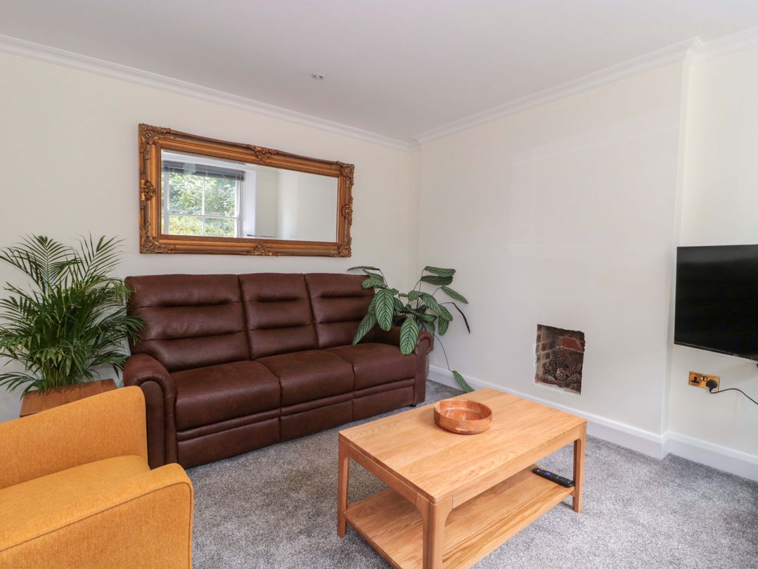 Flat 2 Battledown Grange