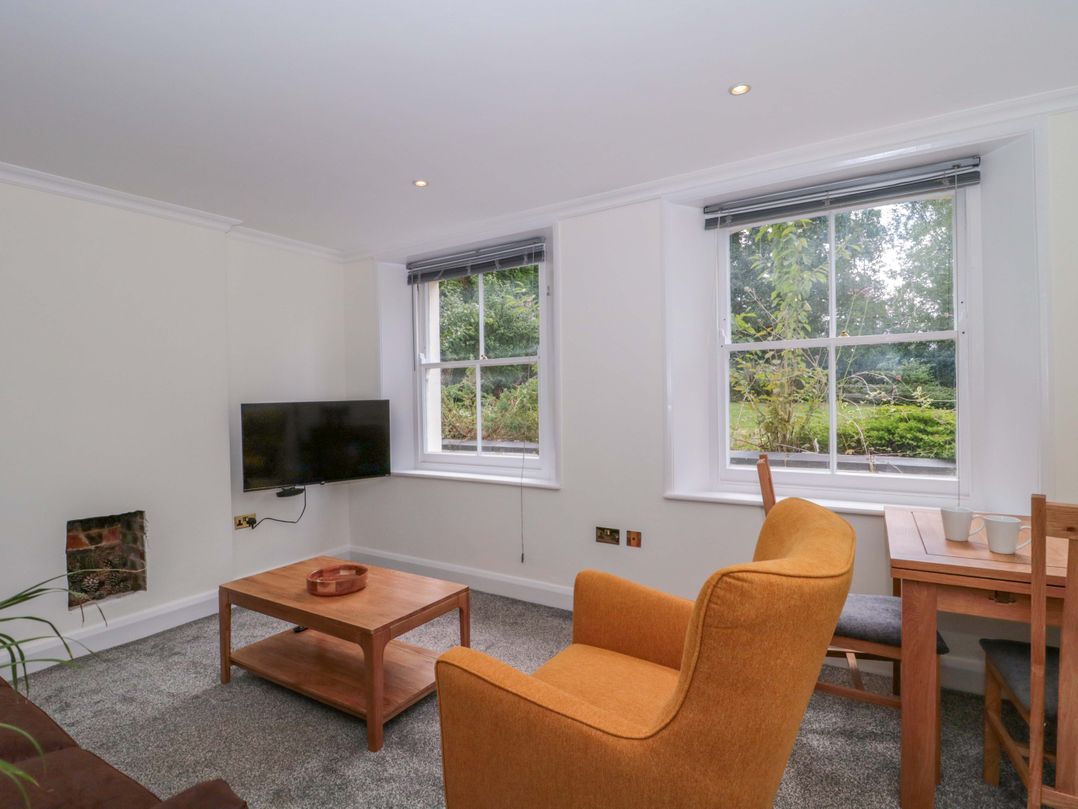 Flat 2 Battledown Grange