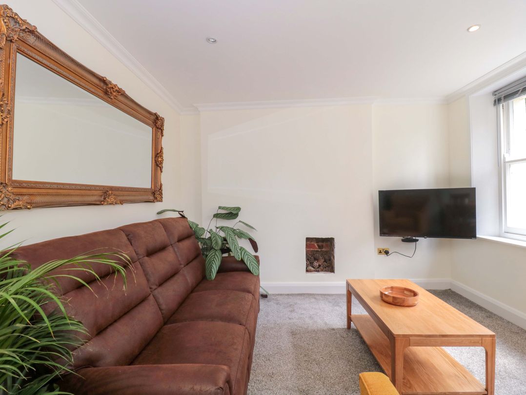 Flat 2 Battledown Grange