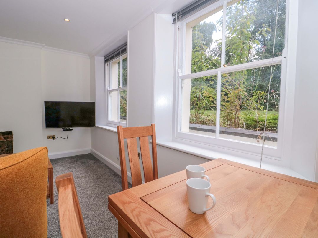 Flat 2 Battledown Grange