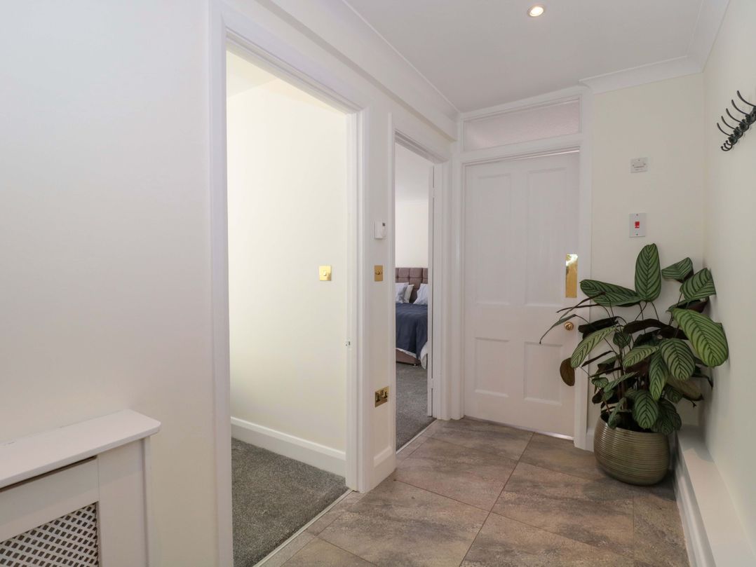 Flat 2 Battledown Grange