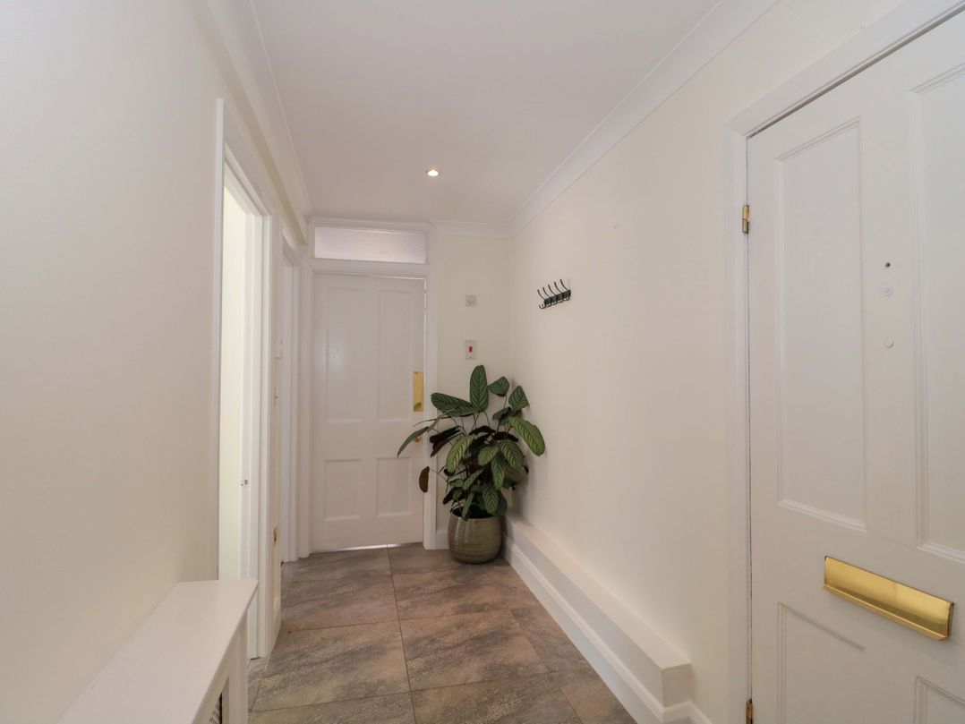Flat 2 Battledown Grange