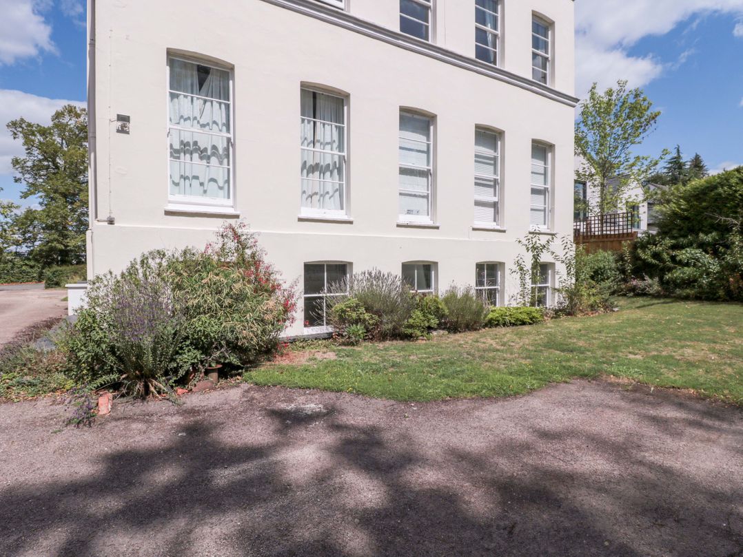 Flat 2 Battledown Grange