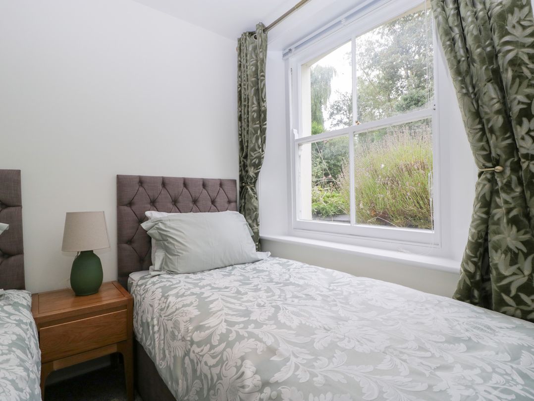 Flat 2 Battledown Grange
