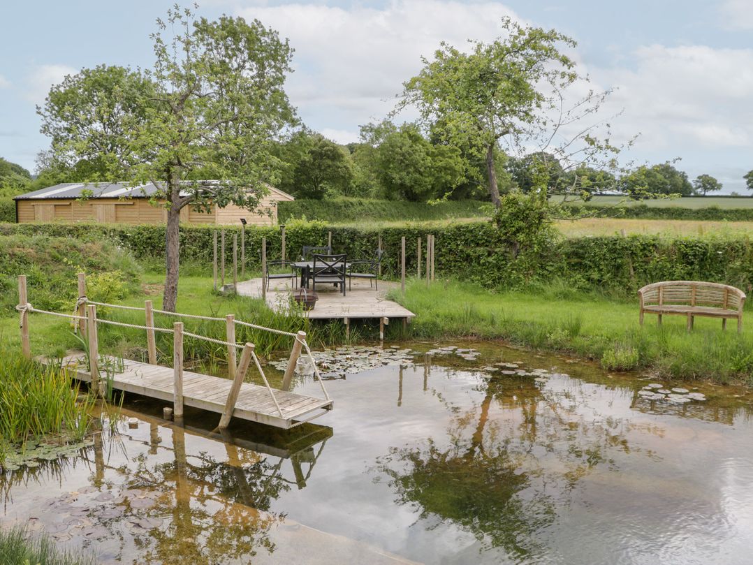 Little Acorn Cottage