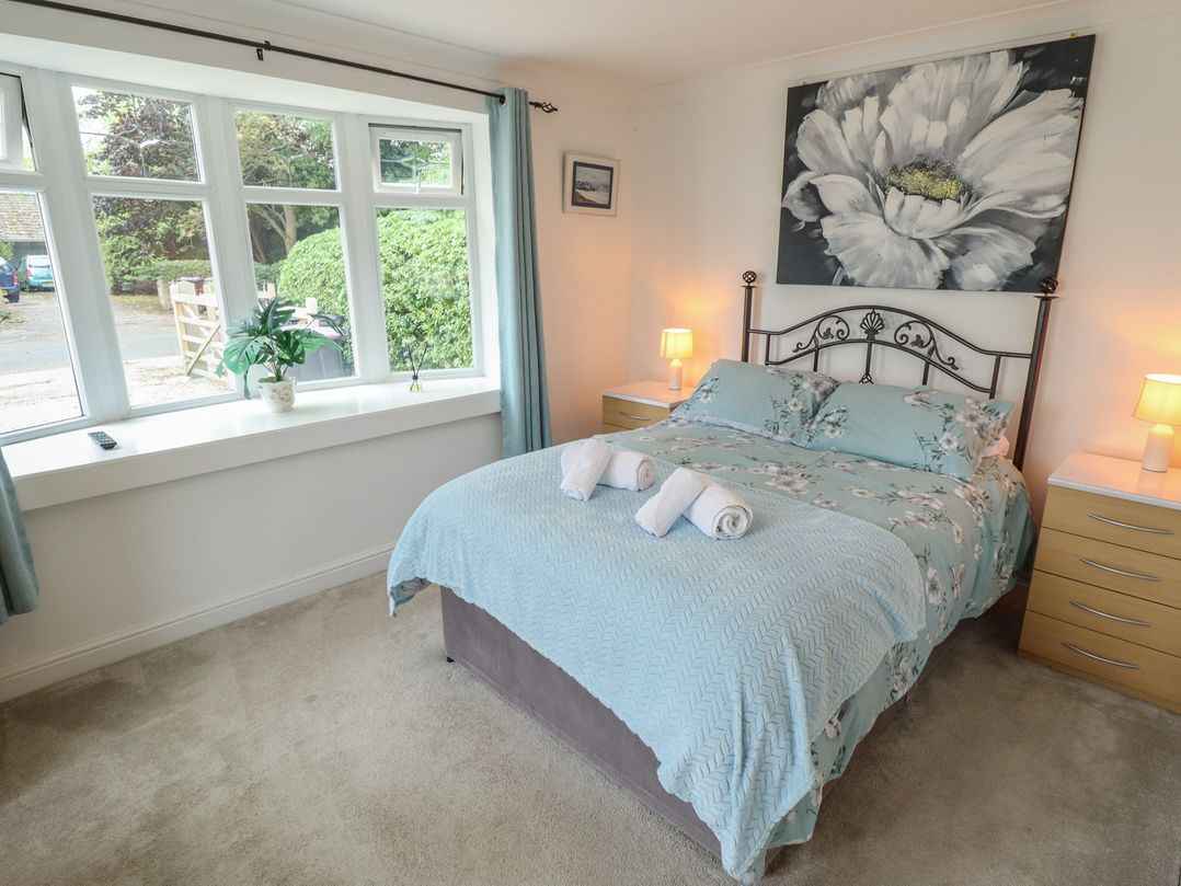 A bedroom with a bed and bedside tables at Southfields Annex Little Carlton near Louth