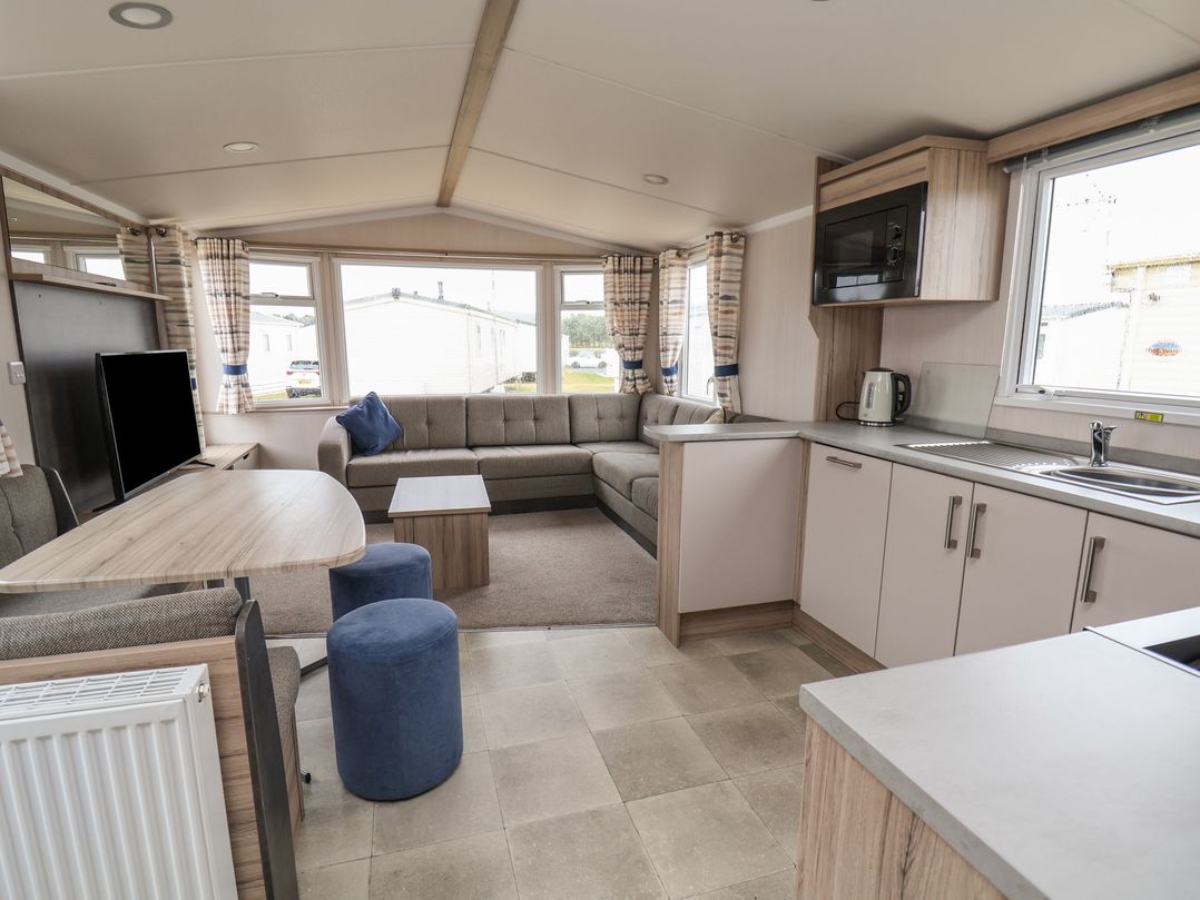 Caravan B8