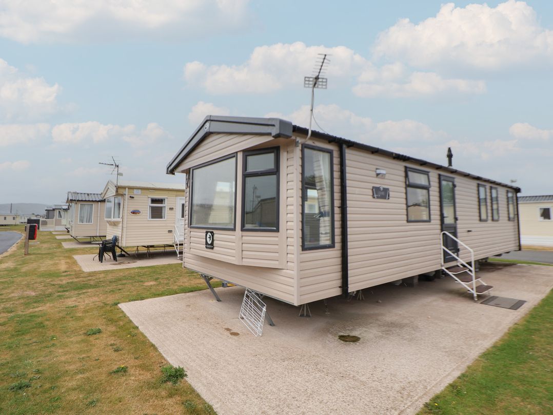 Caravan B8