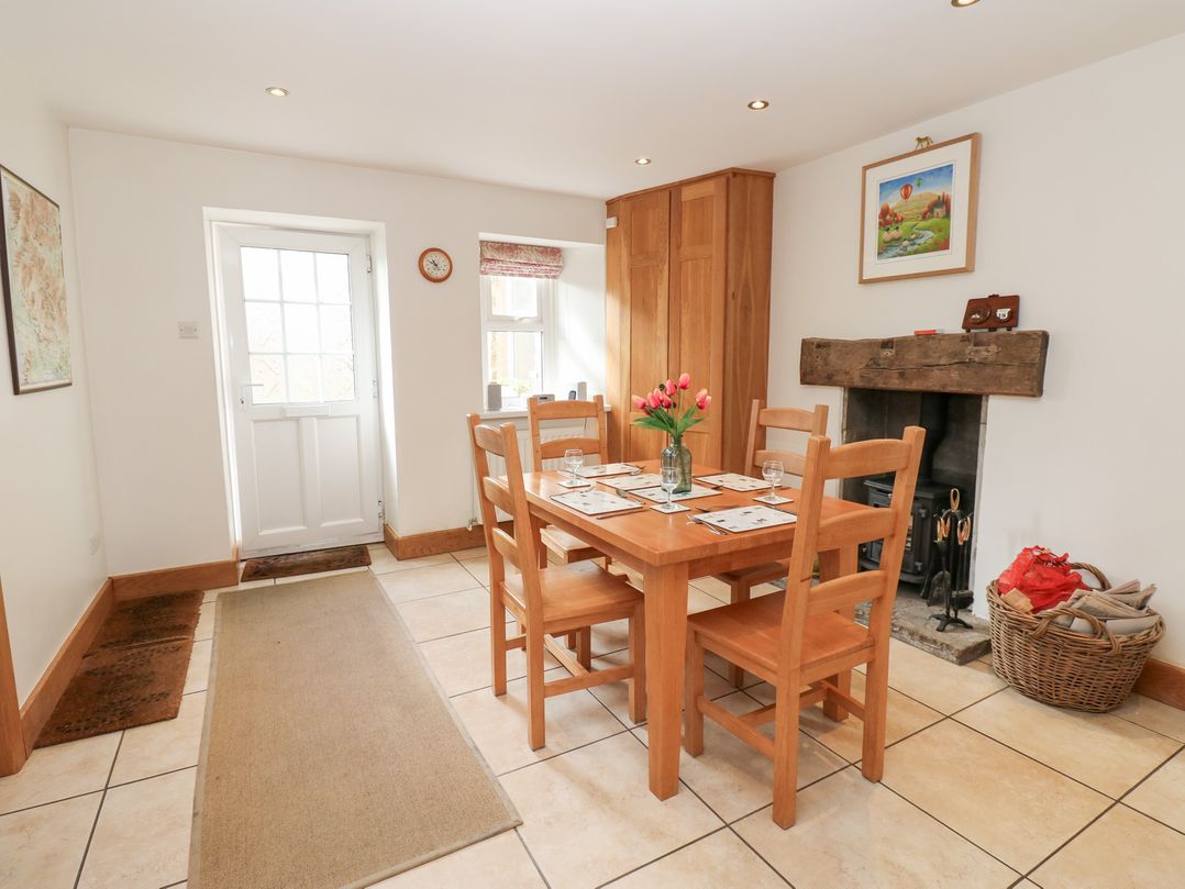 A dining room with a table and chairs at Bridge House