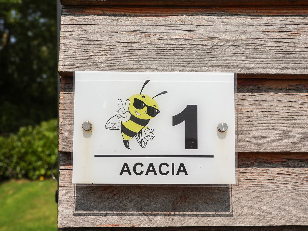 Honeypot Hideaways - Acacia