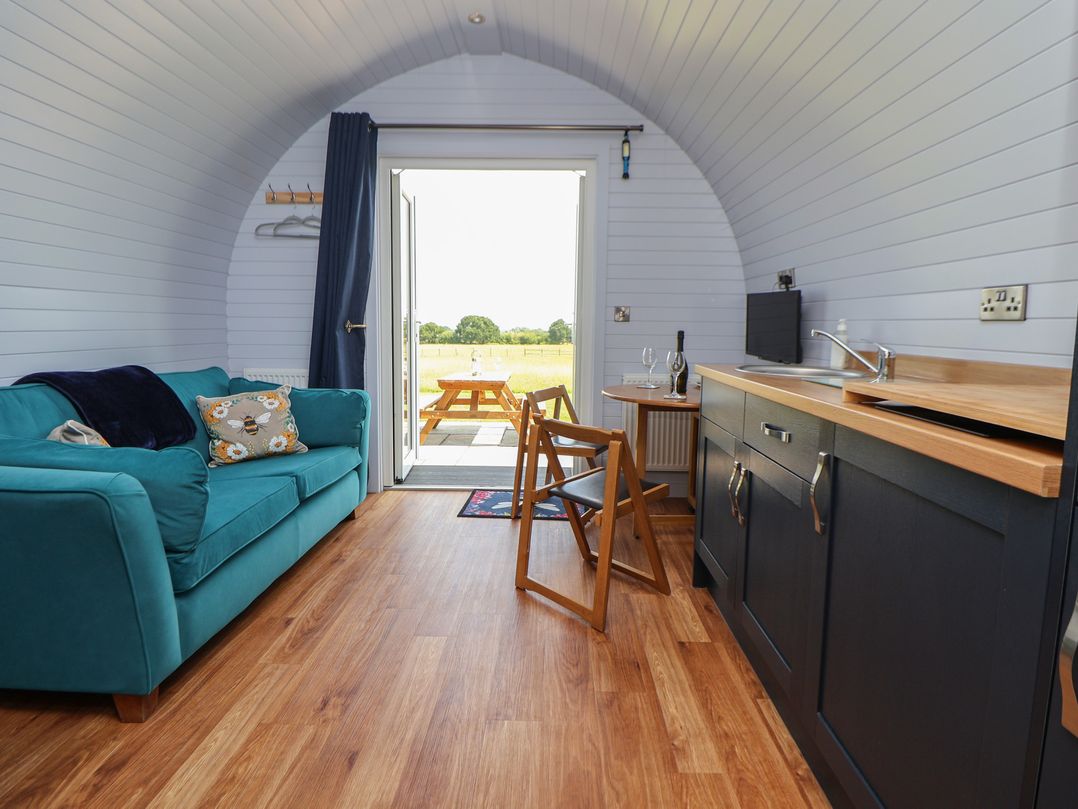 Honeypot Hideaways - Acacia