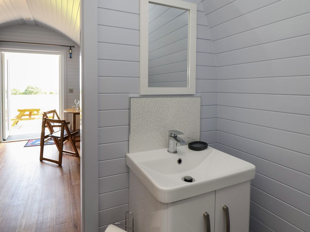 Honeypot Hideaways - Acacia