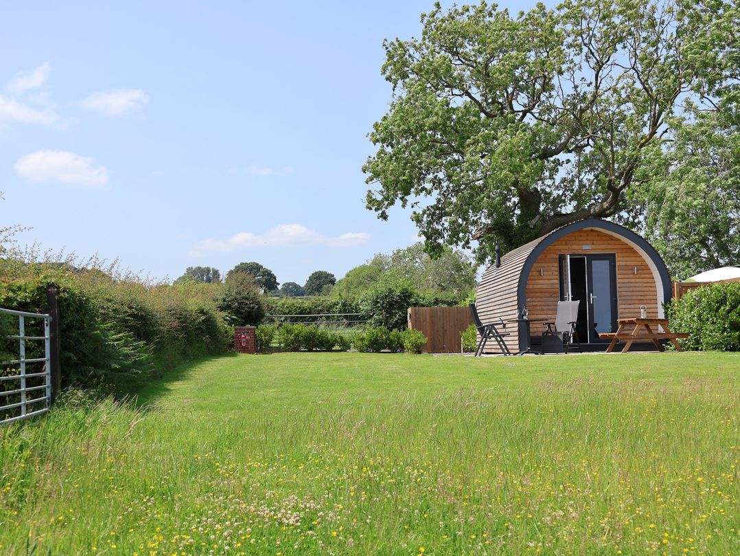 Honeypot Hideaways - Acacia